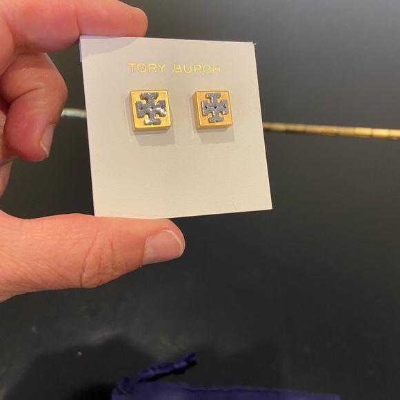 NWT Authentic luxury minimalist Tory Burch Block T Logo Stud Earrings
